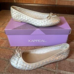 X Appeal Women 8.5 Annabelle Flats Gold Silver Slip On Lightweight Basket Weave